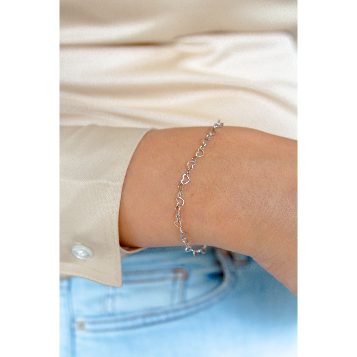 Hartjes Schakel Armband Zilver – een subtiel en liefdevol sieraad
