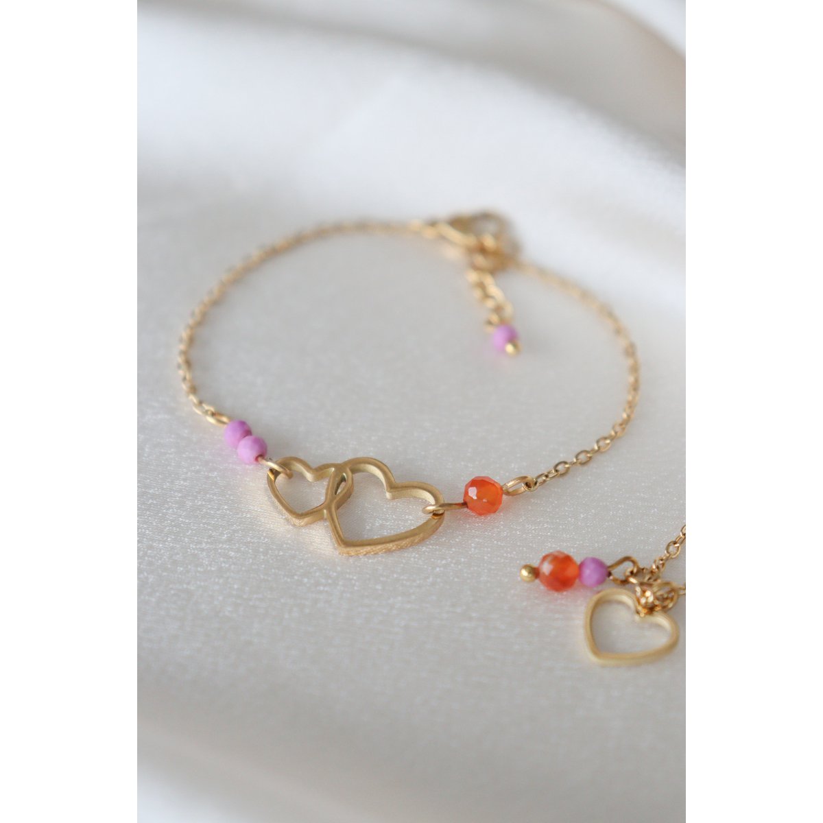 Liefdevol & Moedig Armbandje Goud – een betekenisvol symbool van kracht en zachtheid