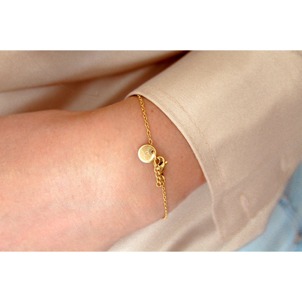 Love Armband Goud – subtiel armbandje met hartjes bedel