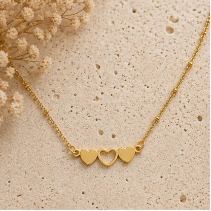 Hartjes Ketting Goud – subtiel kettinkje met drie hartjes