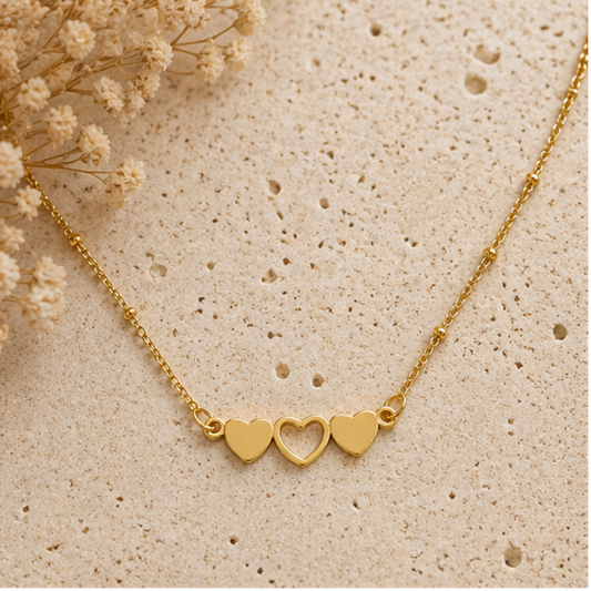 Hartjes Ketting Goud – subtiel kettinkje met drie hartjes
