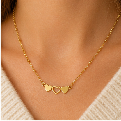 Hartjes Ketting Goud – subtiel kettinkje met drie hartjes