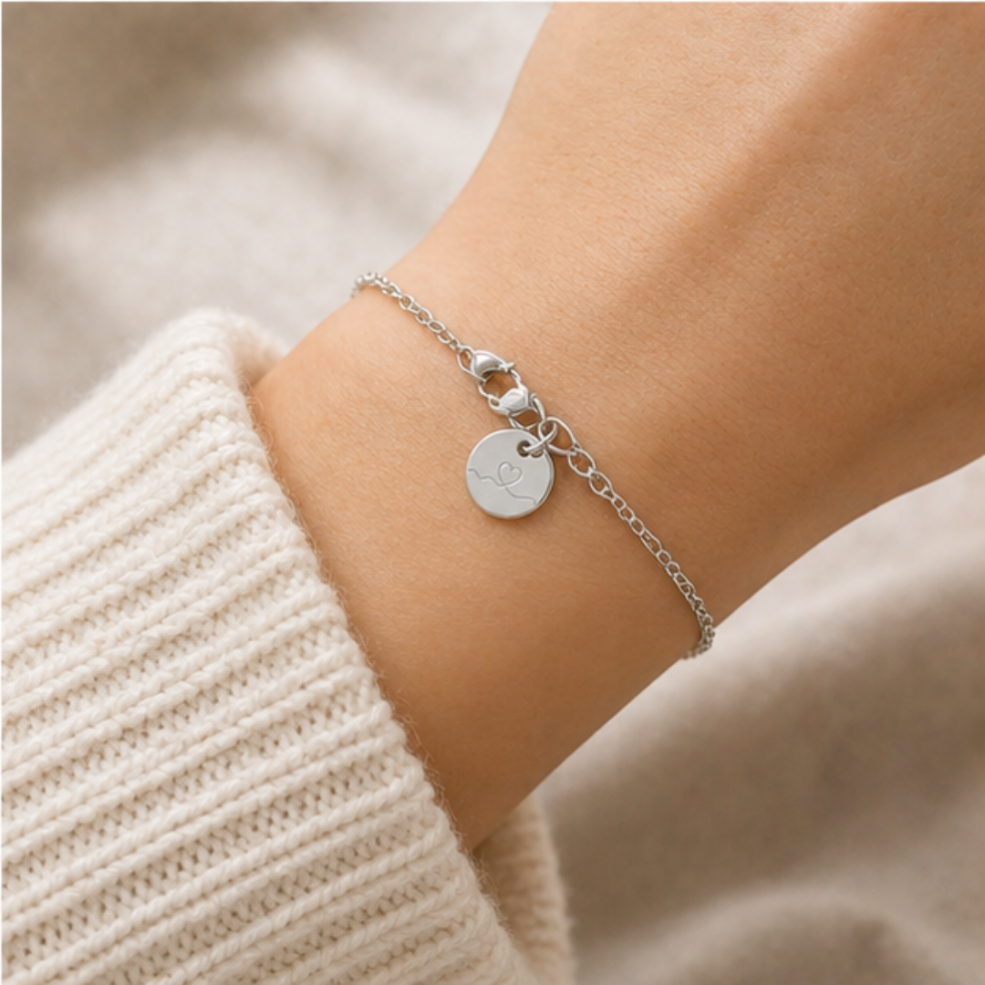 Love Armband Zilver – subtiel armbandje met hartjes bedel