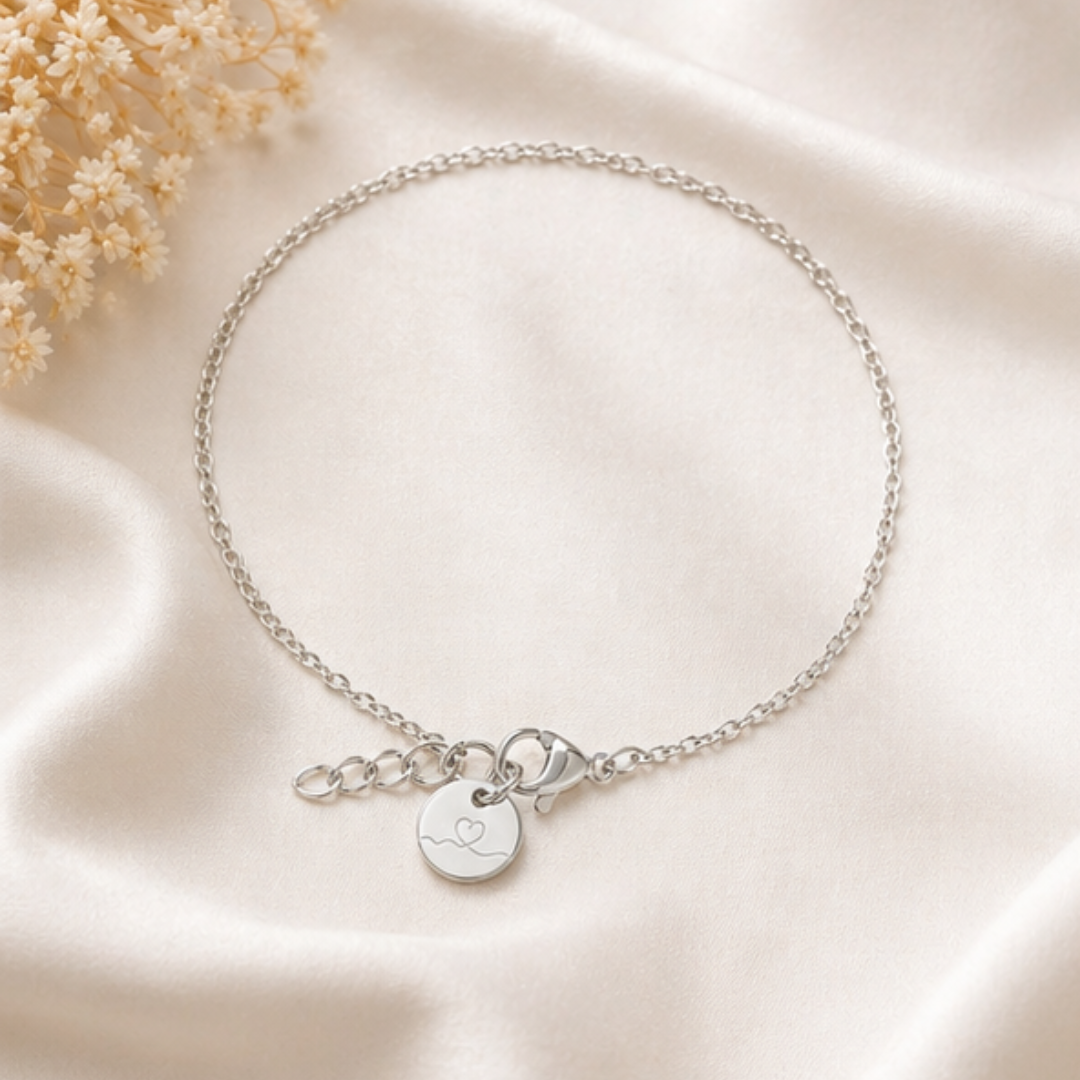Love Armband Zilver – subtiel armbandje met hartjes bedel