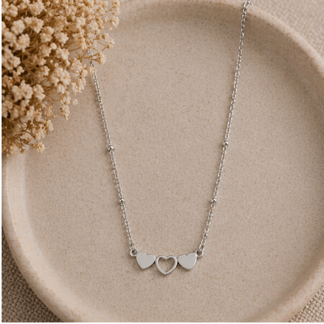 Hartjes Ketting Zilver – subtiel kettinkje met drie hartjes