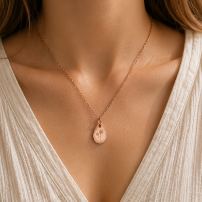 Rosé gouden geboortebloem ketting – een betekenisvol cadeau per maand