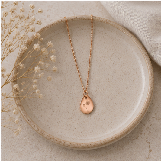 Rosé gouden geboortebloem ketting – een betekenisvol cadeau per maand