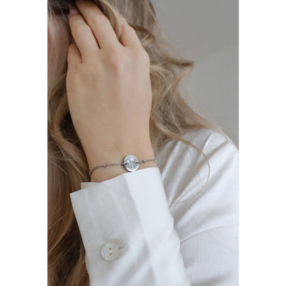 Zilveren geboortebloem armband – een betekenisvol cadeau per maand